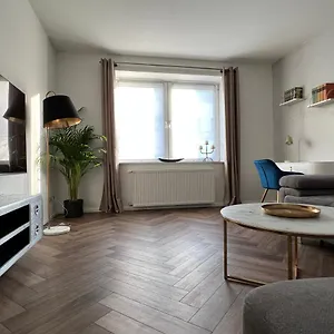 Exklusive 2 Eg Mit Balkon In Lage! BRE